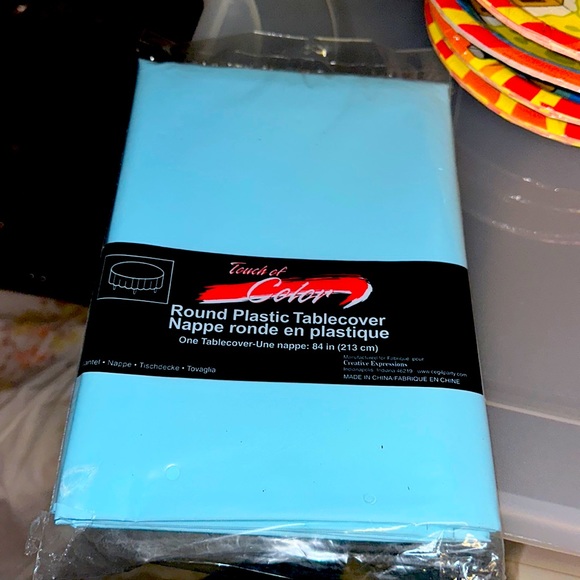 Please understand this goes with 20 table clothes you get with this auction. - Picture 1 of 1